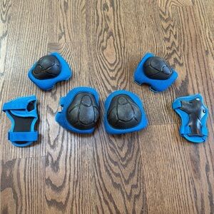 ❤️3/$20❤️ 3-6y old knee, elbow, wrist protection